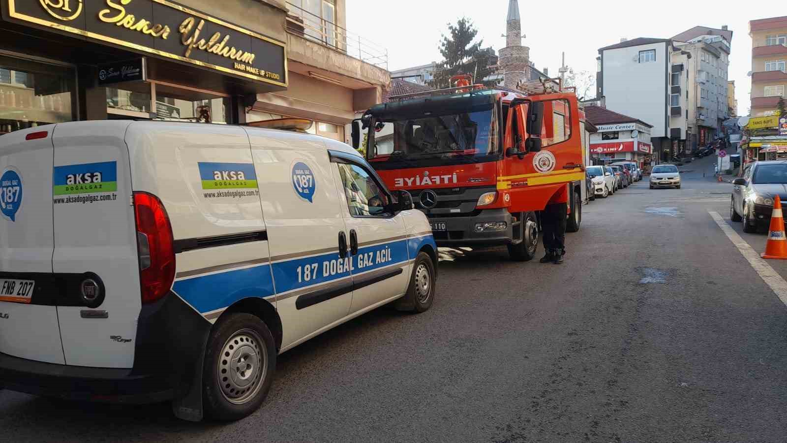 ZONGULDAK’IN EREĞLİ İLÇESİNDE; ESKİMİŞ PLASTİK SANDALYELERİN ÜZERİNE FARK EDİLMEDEN ATILAN