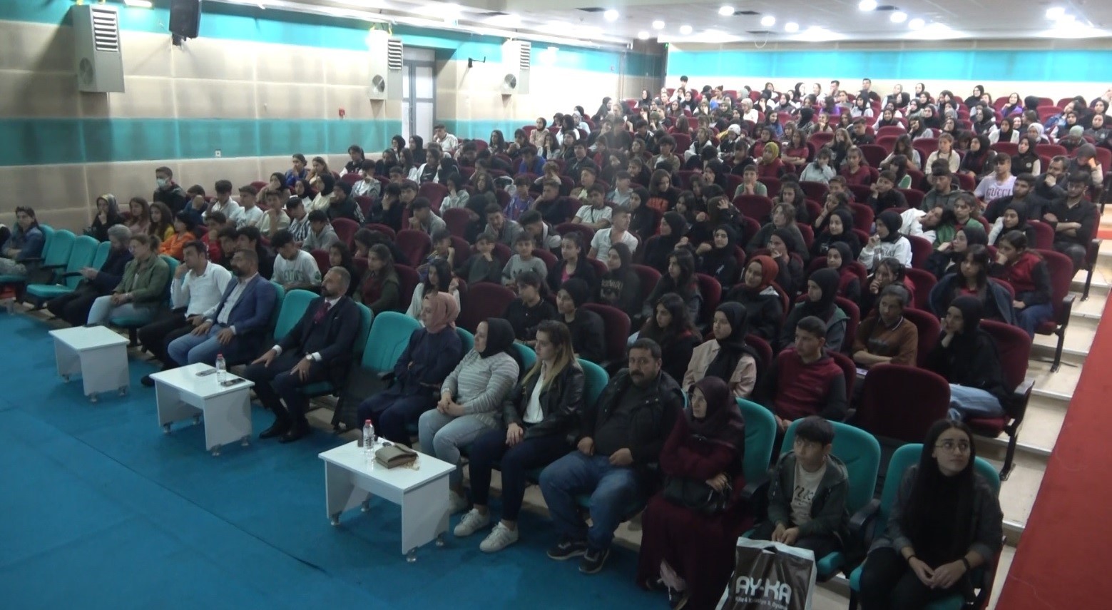 KARİYER SEMİNERLERİ ÇERÇEVESİNDE ÖĞRENCİLERLE BİR ARAYA GELEN MUŞ ALPARSLAN ÜNİVERSİTESİ