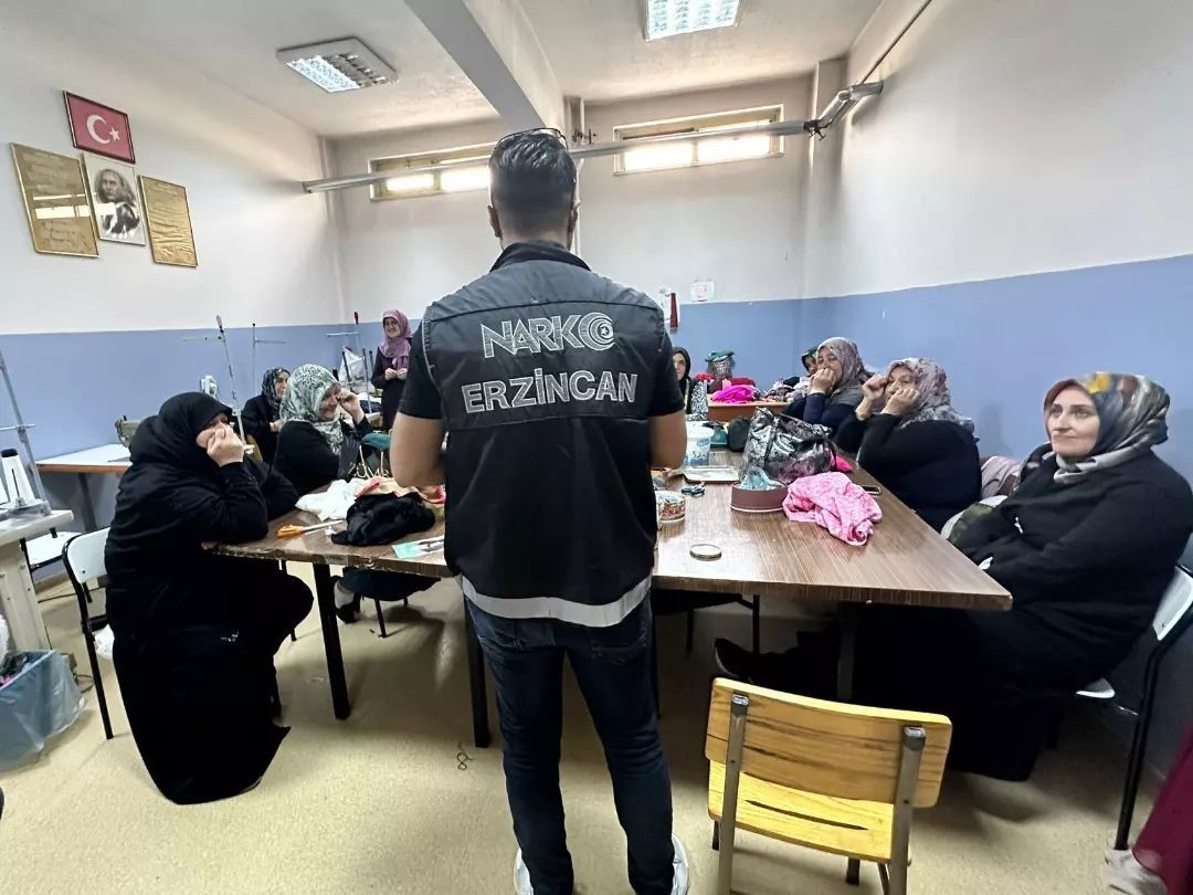 ERZİNCAN’DA ''EN İYİ NARKOTİK POLİSİ: ANNE'' PROJESİ ÇERÇEVESİNDE AİLELERE YÖNELİK