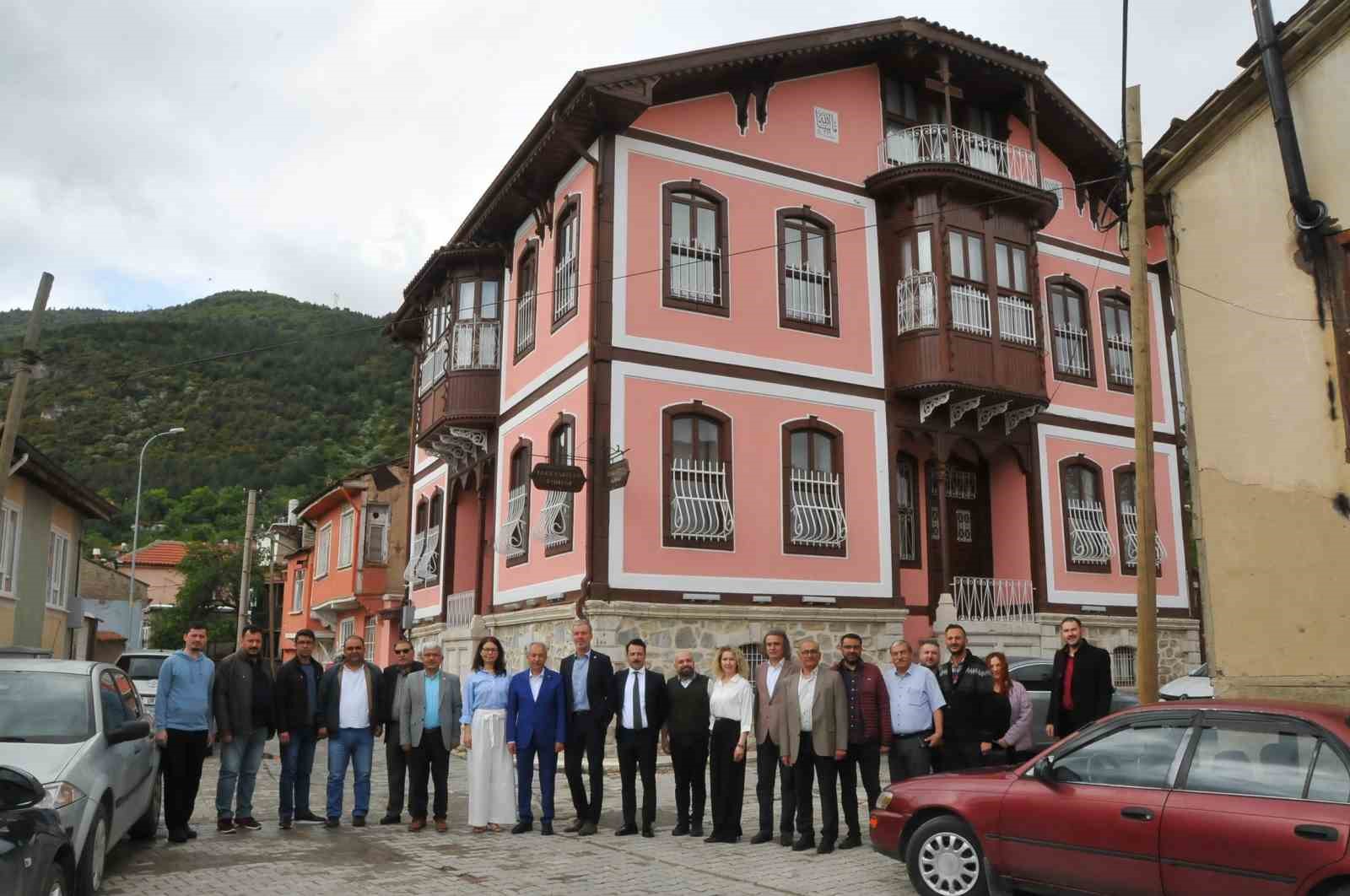 ALMANYA BRAUNSCHWEİG TEKNİK ÜNİVERSİTESİ TARİH ENSTİTÜSÜ TARİH VE DİDAKTİK BÖLÜM