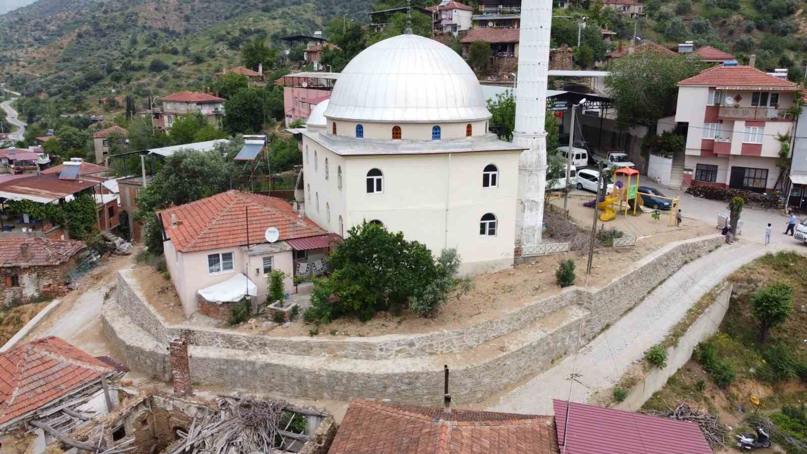 NAZİLLİ BELEDİYESİ FEN İŞLERİ MÜDÜRLÜĞÜ EKİPLERİ; KARAHALLI MAHALLESİ’NDE 5 FARKLI