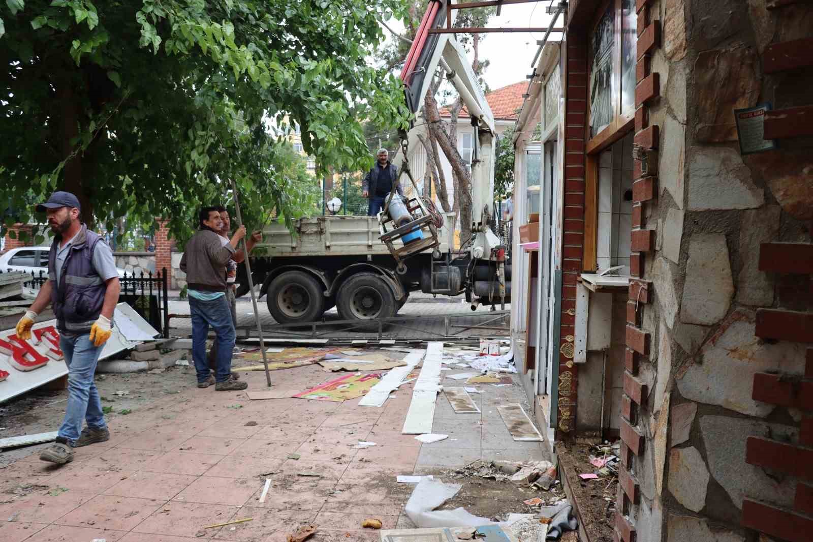 NAZİLLİ BELEDİYESİ MERKEZDEKİ BÜFEYİ YENİLİYOR