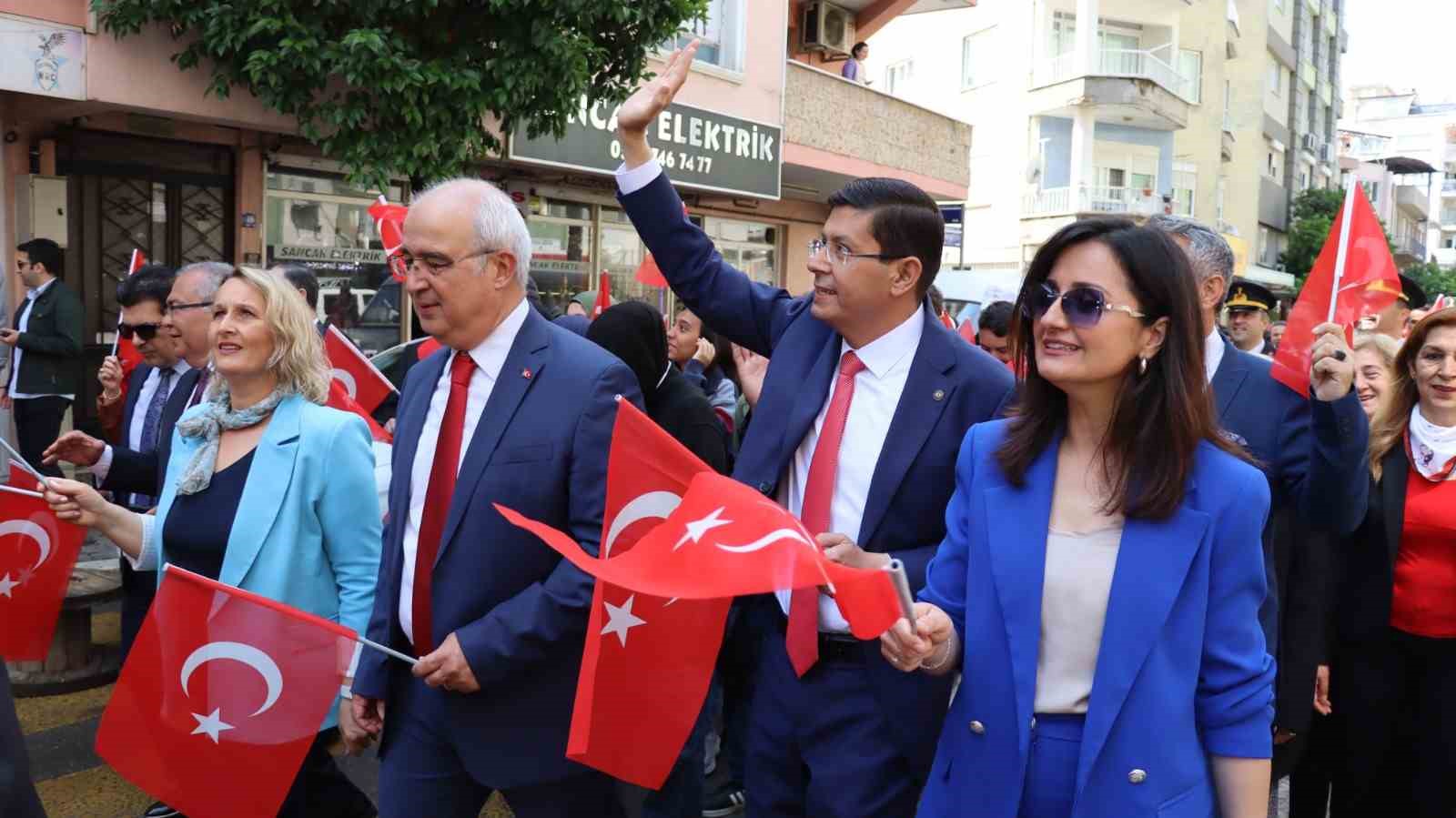 AYDIN (İHA) - NAZİLLİ BELEDİYE BAŞKANI KÜRŞAT ENGİN ÖZCAN, TÜRK