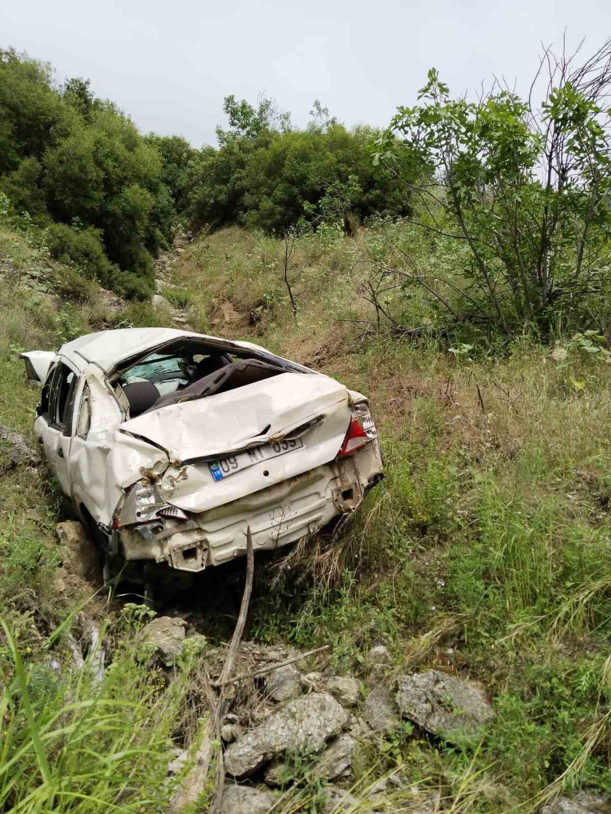 NAZİLLİ’DE OTOMOBİL ŞARAMPOLE DEVRİLDİ: 2 ÖLÜ