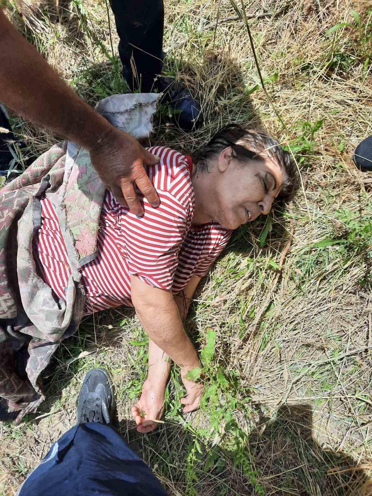 ADANA'DA CEYHAN NEHRİ'NE DÜŞEN BİR KADINI ÖLMEK ÜZEREYKEN İTFAİYE EKİPLERİ