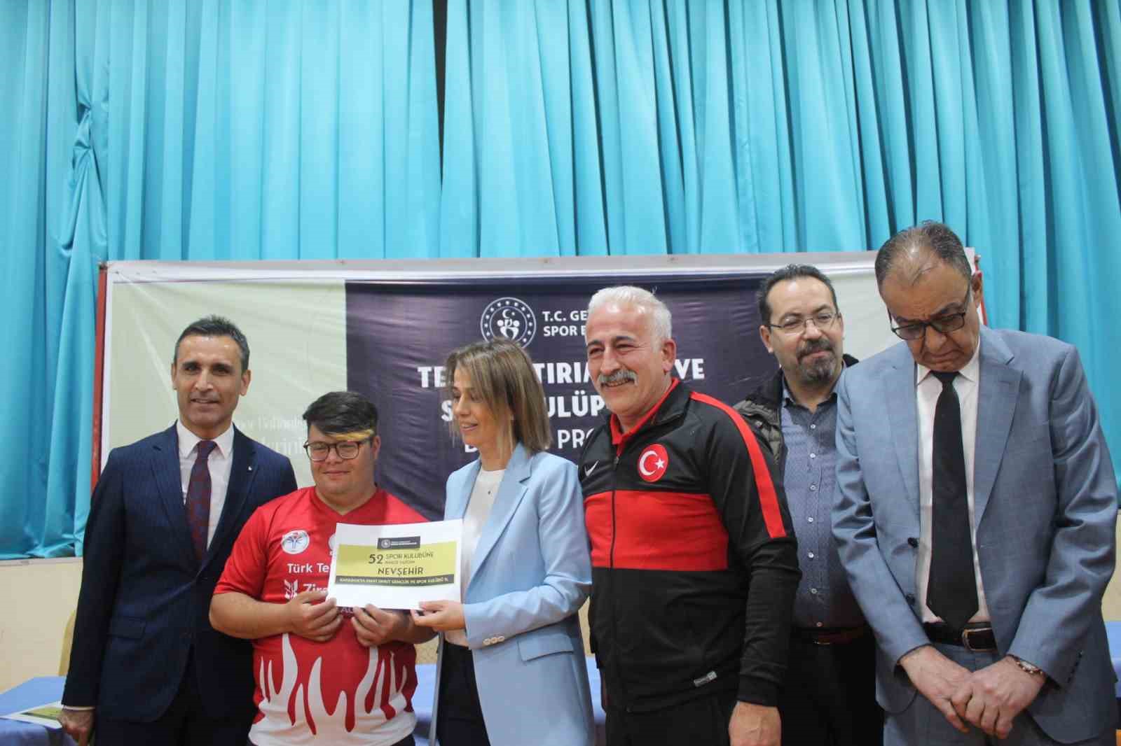 NEVŞEHİR’DE FAALİYETTE BULUNAN 52 SPOR KULÜBÜNE YAPILAN 1 MİLYON 155