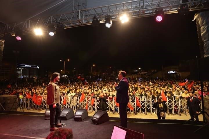 NEVŞEHİR BELEDİYESİ TARAFINDAN DÜZENLENEN KONSERDE SAHNE ALAN ÜNLÜ SANATÇI AHMET