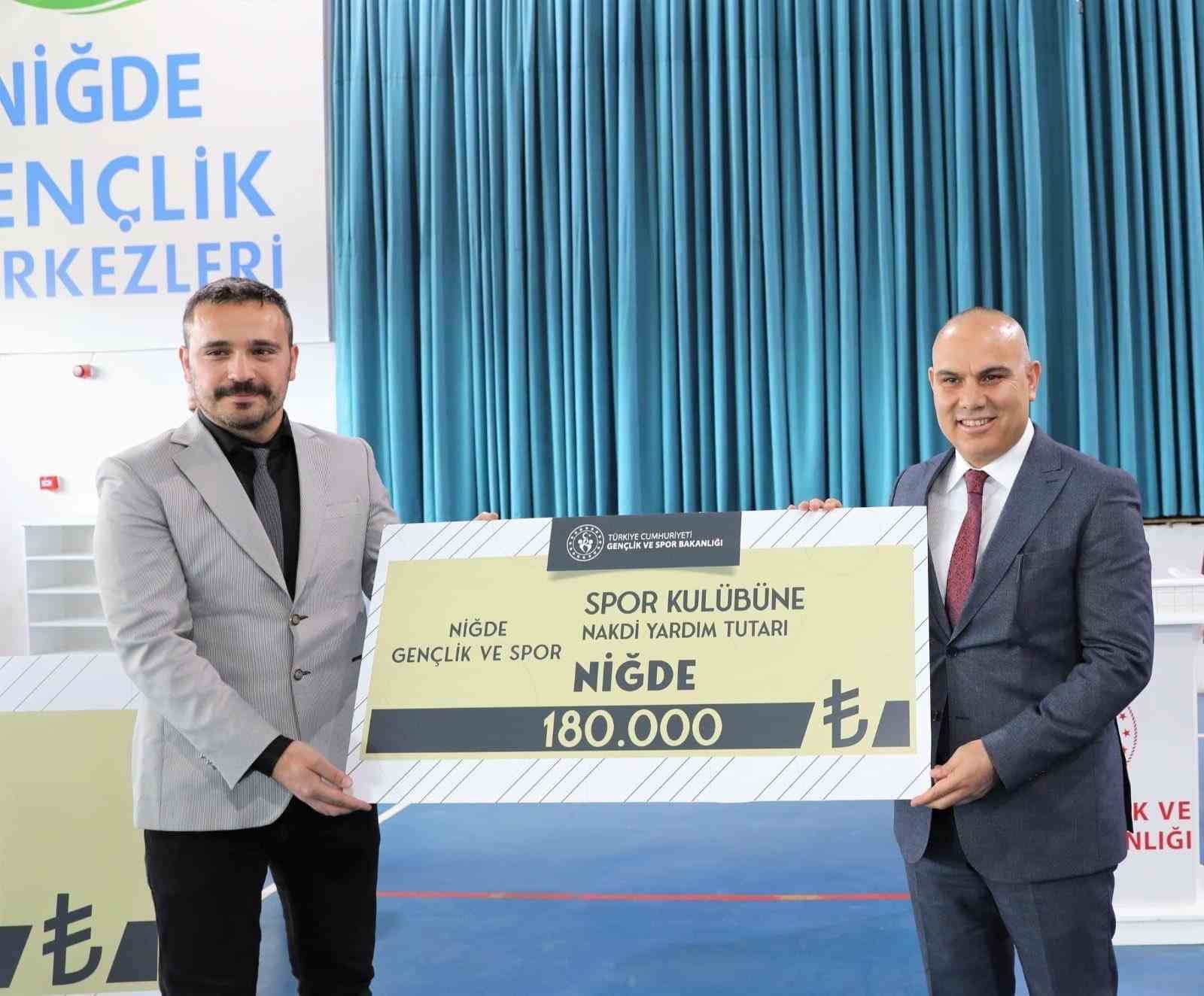 NİĞDE'DE GENÇLİK VE SPOR BAKANLIĞINCA 57 AMATÖR SPOR KULÜBÜNE 1