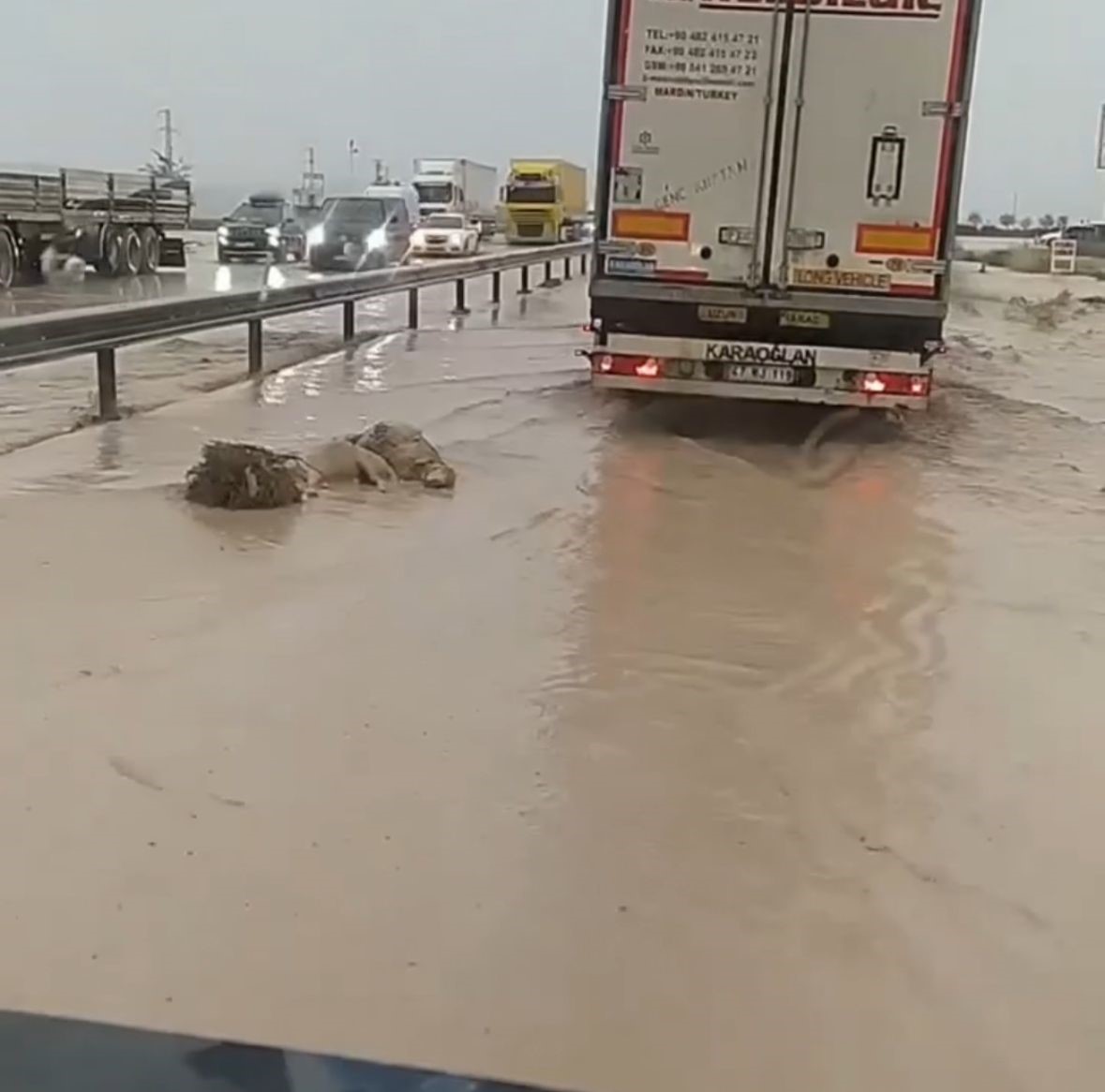 NİĞDE'DE ETKİLİ OLAN SAĞANAK YAĞIŞ VE DOLU TARIM ARAZİLERİNE ZARAR