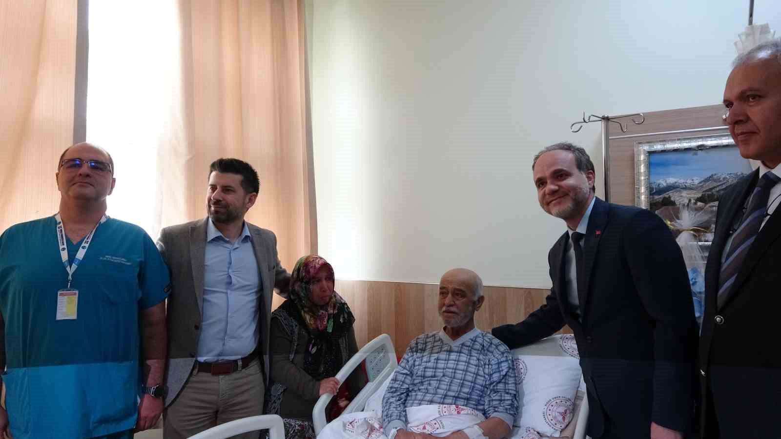 NİĞDE'DE BİR HASTANIN PANKREAS BAŞINDAKİ TÜMÖR, BAŞARILI OPERASYONLA ALINARAK SAĞLIĞINA