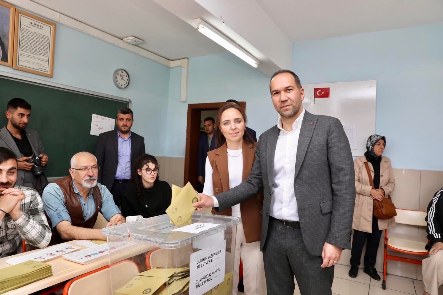 13. CUMHURBAŞKANLIĞI VE 28. DÖNEM MİLLETVEKİLLİĞİ SEÇİMLERİ İÇİN SANDIĞA GİDEN