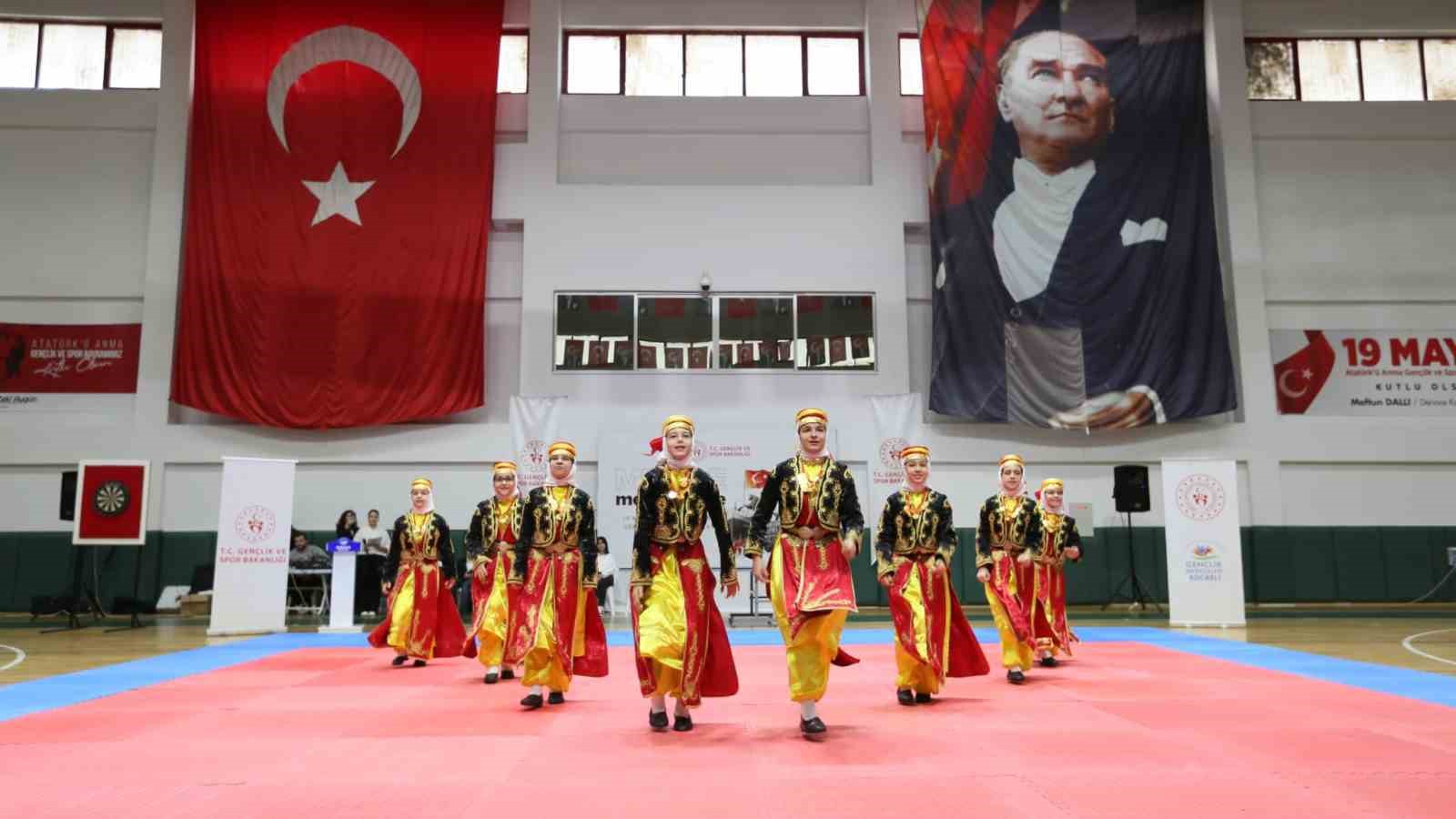 19 MAYIS ATATÜRK'Ü ANMA GENÇLİK VE SPOR BAYRAMI DERİNCE’DE COŞKU