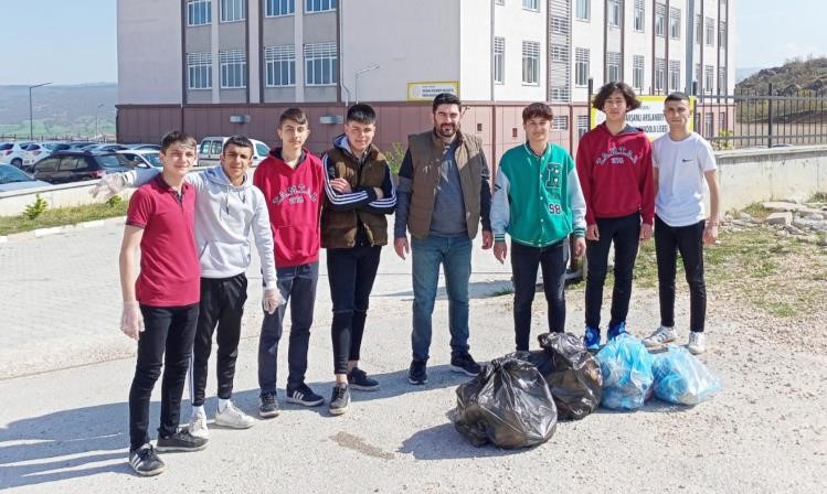 ÖĞRENCİLERDEN ÇEVRE DUYARLILIĞI
