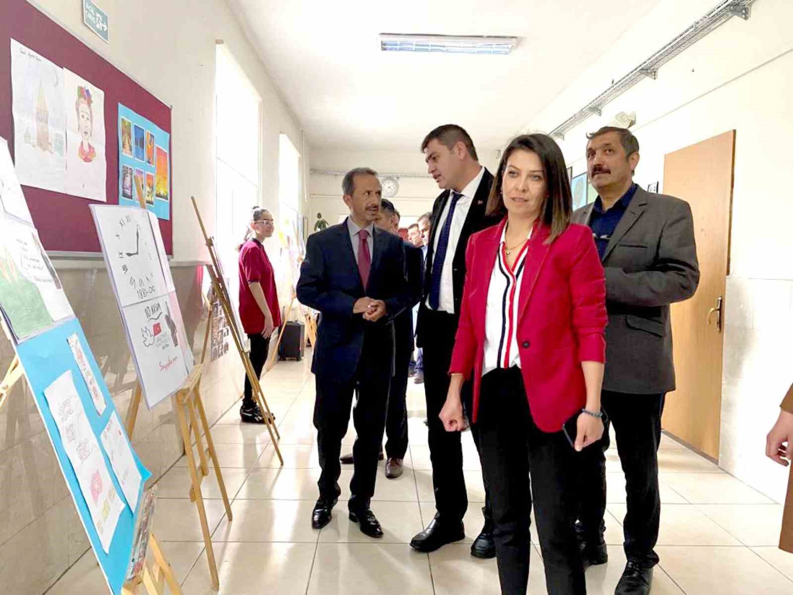 ÖĞRENCİLERDEN SIFIR ATIK SERGİSİ