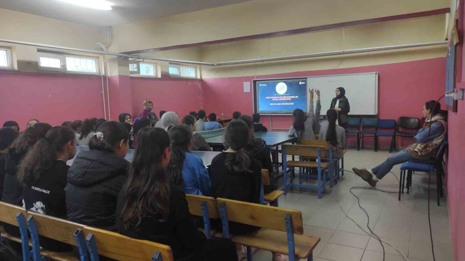 DÜZCE DOĞA KORUMA VE MİLLİ PARKLAR ŞUBE MÜDÜRLÜĞÜ EKİPLERİ OKULLARA