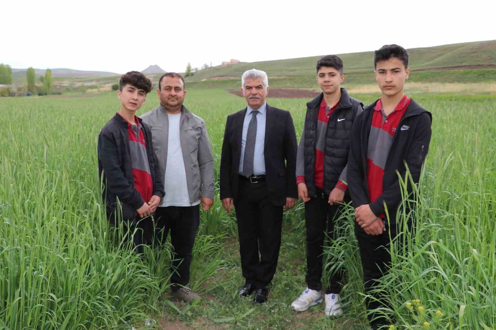 VAN’DAKİ TUŞBA MESLEKİ VE TEKNİK ANADOLU LİSESİ ÖĞRENCİLERİ TARAFINDAN EKİLEN