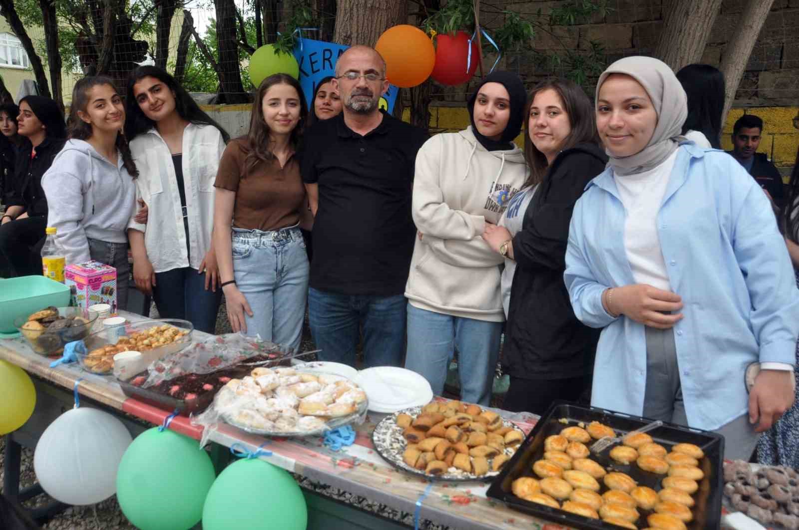 HAKKARİ'NİN YÜKSEKOVA İLÇESİNDE BULUNAN KOLEJ ÖĞRETMENLERİ VE ÖGRENCİLERİ MADDİ DURUMU