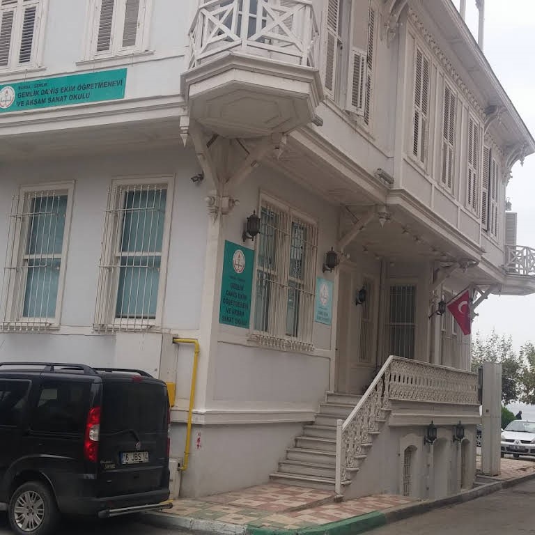 BURSA'NIN GEMLİK İLÇESİNDEKİ BİR ÖĞRETMENEVİNDE MİSAFİR OLARAK KALAN DEPREMZEDELERE HAKARET
