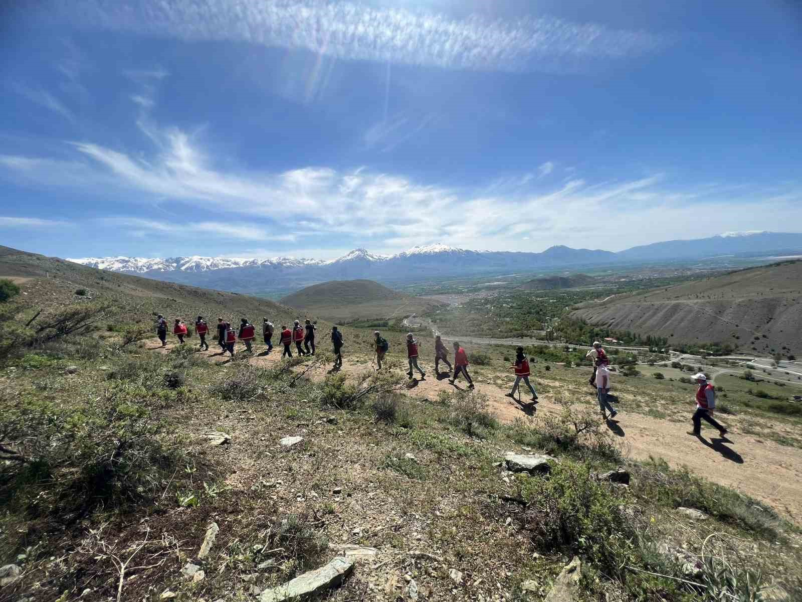 ERZİNCAN'DA MEB AKUB ÜYESİ ÖĞRETMENLER 19 MAYIS RUHU İÇİN 19