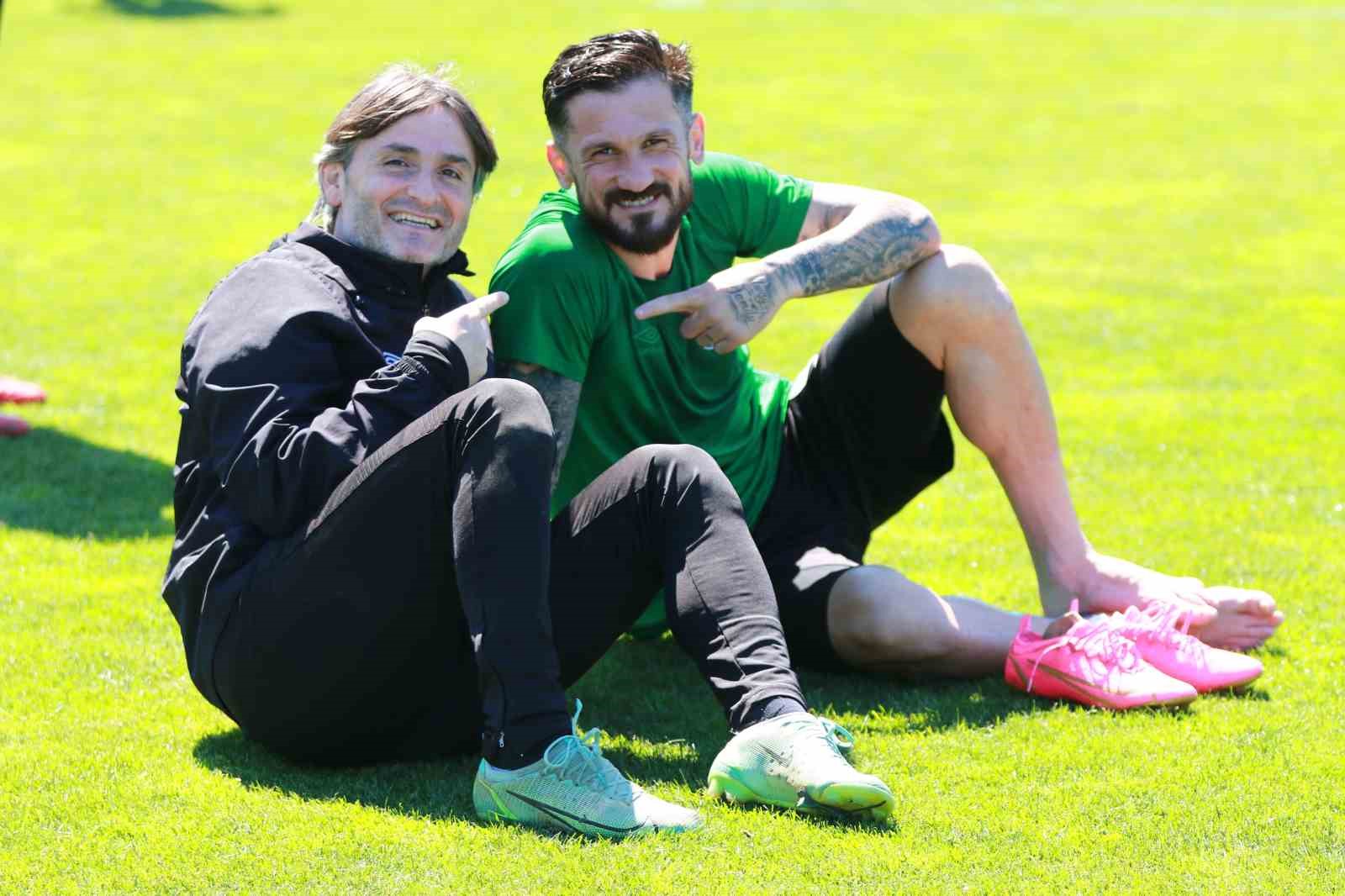 ÇAYKUR RİZESPOR’UN BAŞARILI FUTBOLCUSU OĞUZ CEYLAN, RİZE'NİN HAK ETTİĞİ YERİN