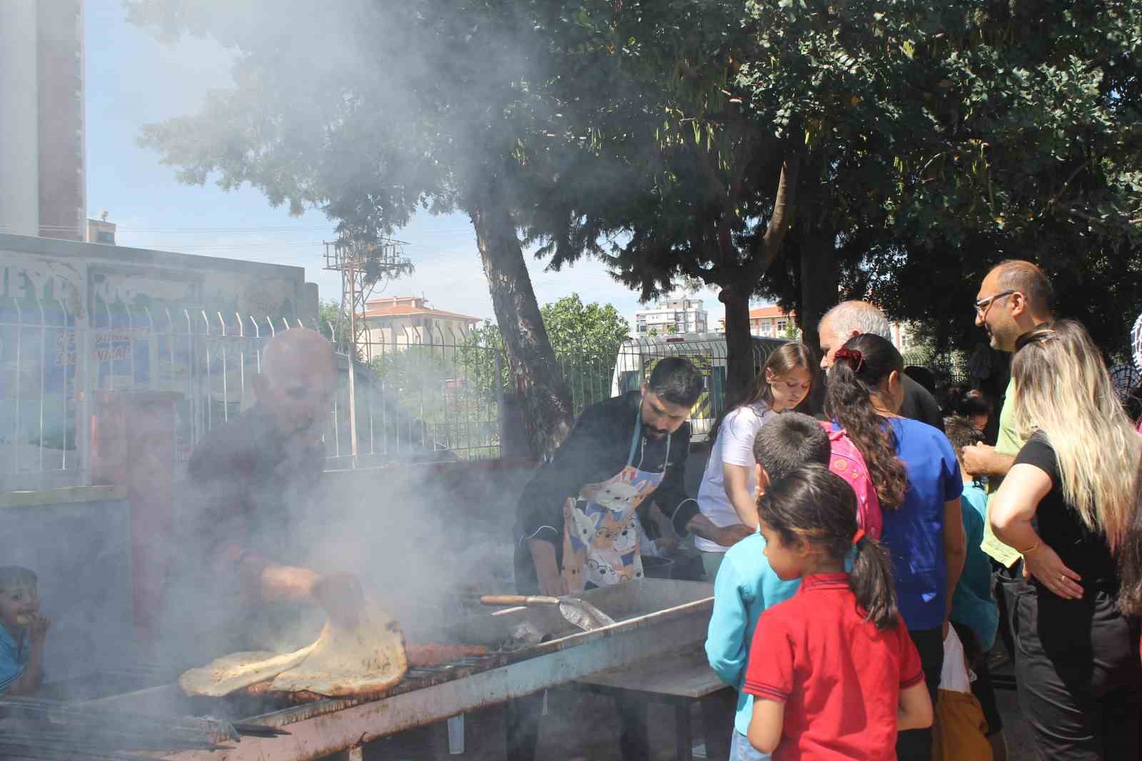 ADANA’NIN KOZAN İLÇESİNDE HALİT DAĞLI İLKÖĞRETİM OKULU ÖĞRENCİLERİ LEZZET FESTİVALİ