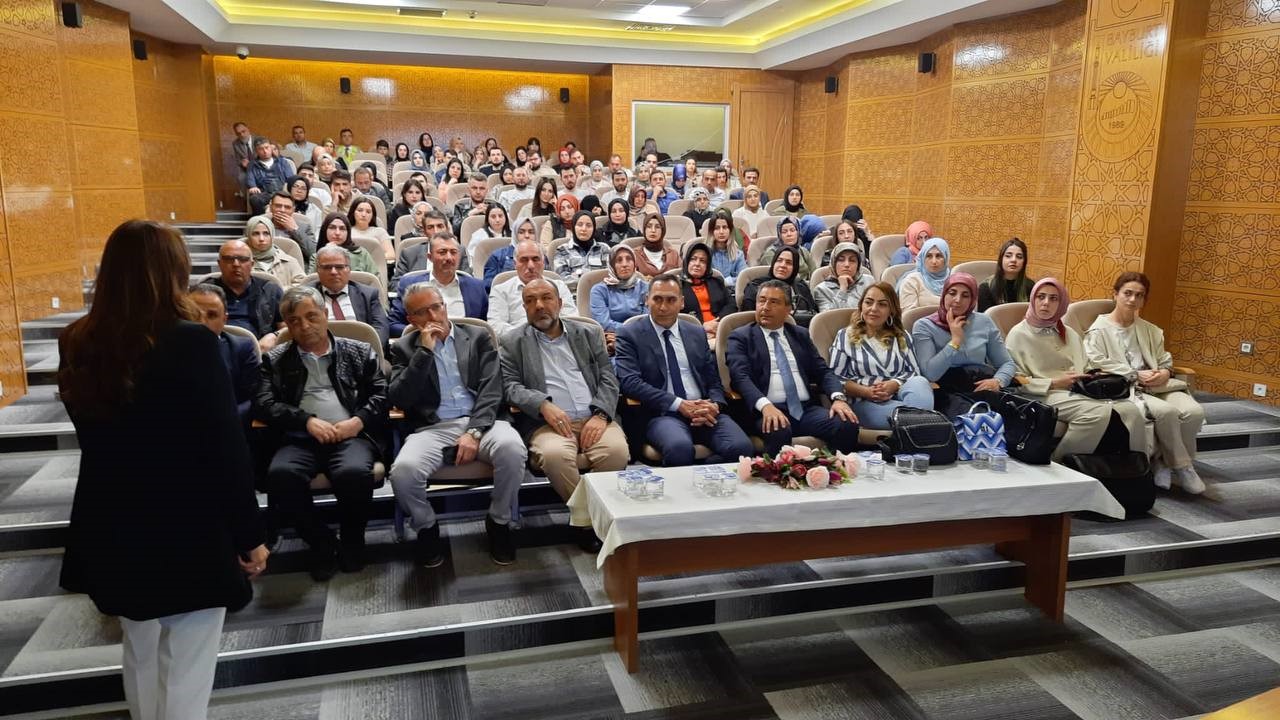 OKUL TEMELLİ MESLEKİ GELİŞİM EĞİTİMLERİ KAPSAMINDA ANAOKULLARINDA GÖREV YAPAN OKUL