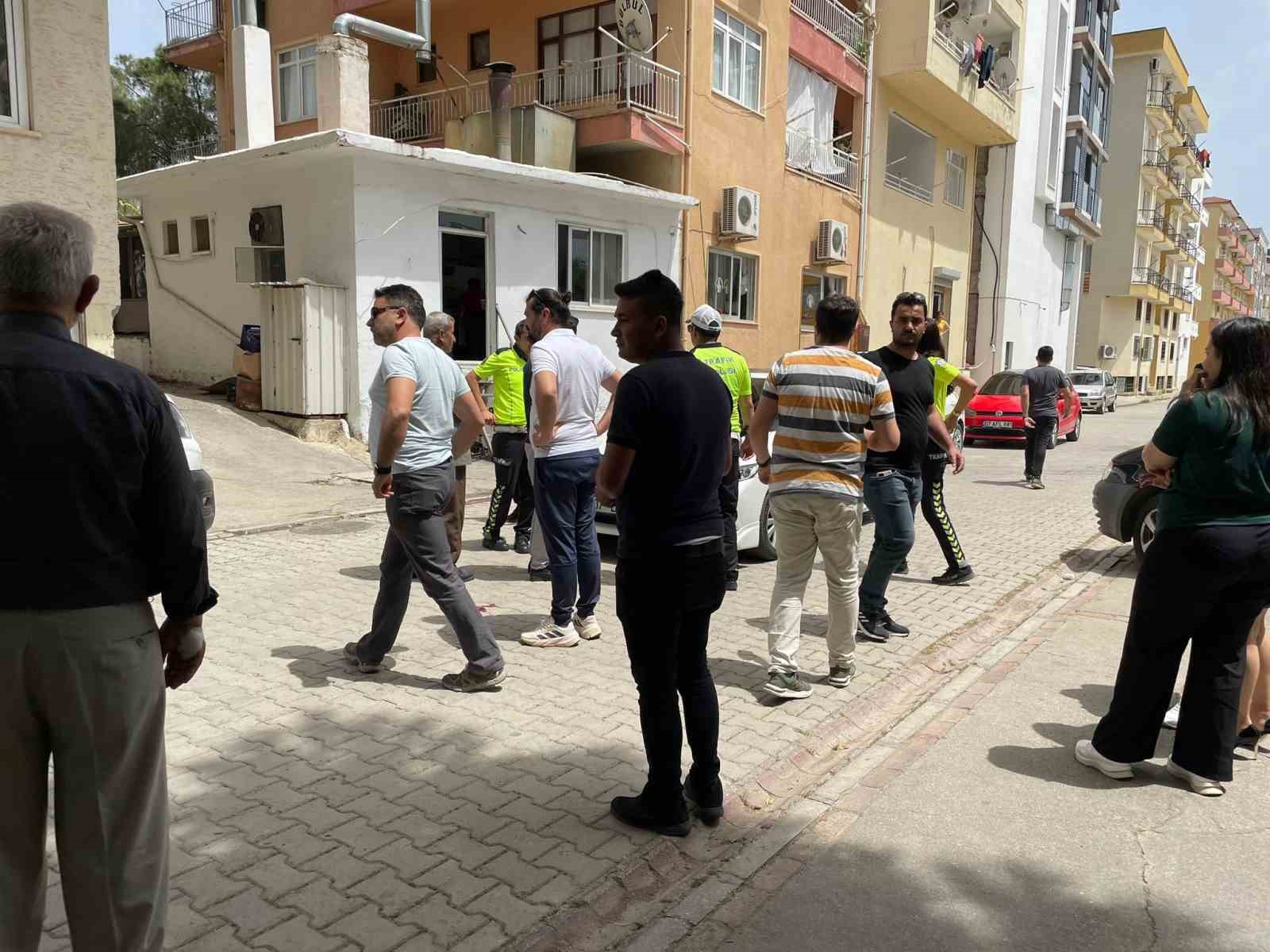 ANTALYA’NIN GAZİPAŞA İLÇESİNDE YOLUN KARŞI TARAFINA GEÇMEYE ÇALIŞAN 11 YAŞINDAKİ