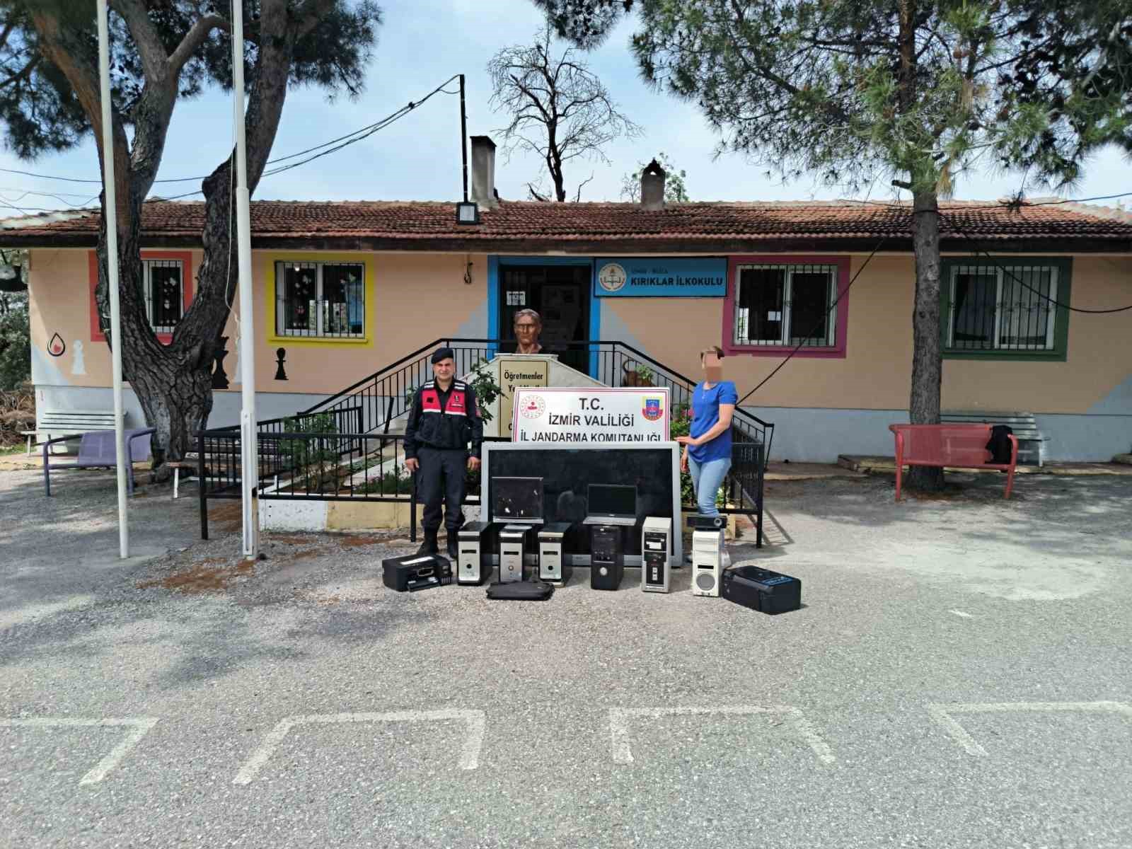 İZMİR'İN SEFERİHİSAR VE BUCA İLÇELERİNDE OKULLARA GİREREK HIRSIZLIK YAPTIĞI BELİRLENEN