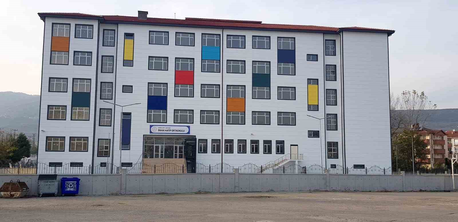 OLAY, PEHLİVANLAR MAHALLESİ’NDE BULUNAN İMAM HATİP ORTAOKULU'NDA MEYDANA GELDİ