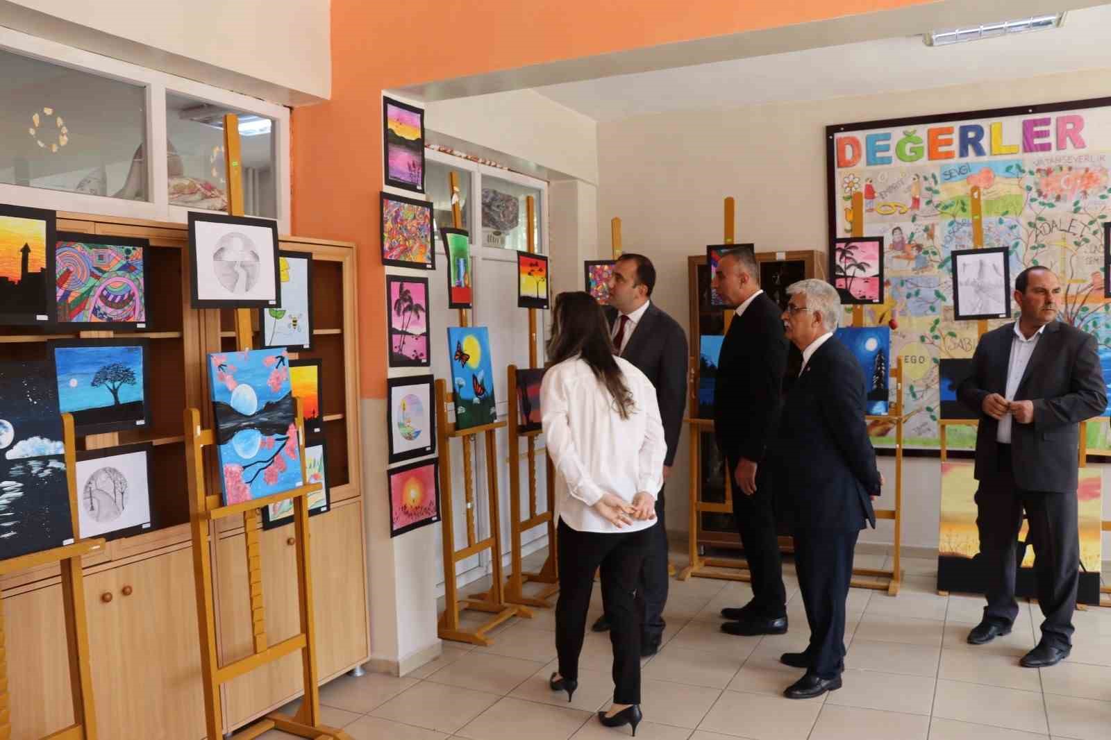 ERZURUM’UN OLTU İLÇESİNDE CUMHURİYET ORTAOKULU ÖĞRENCİLERİ YIL İÇERİSİNDEKİ YAPMIŞ OLDUKLARI
