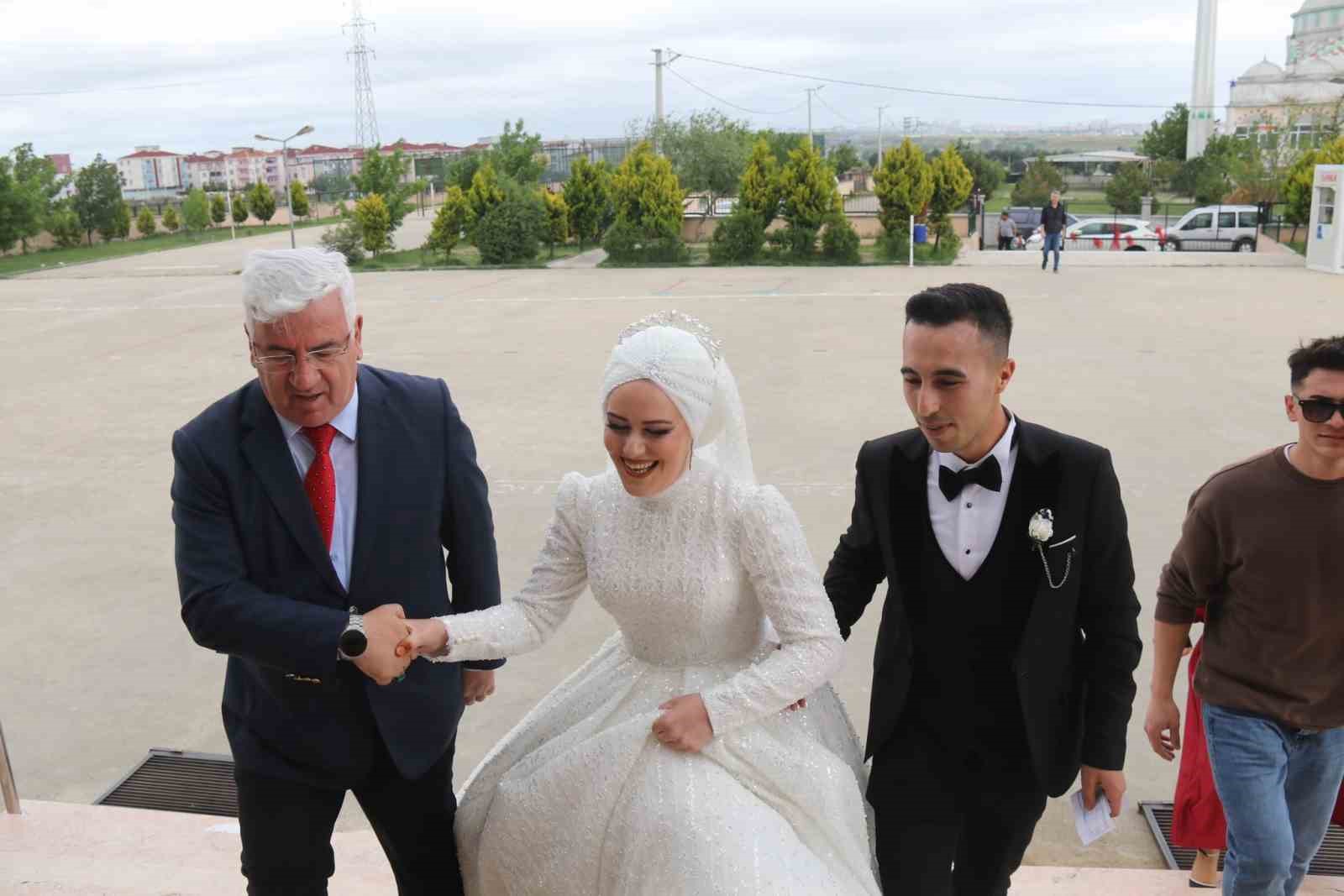 TEKİRDAĞ’IN ERGENE İLÇESİNDE BİR ÇİFT OY VERME İŞLEMİNİN SONA ERMESİNE