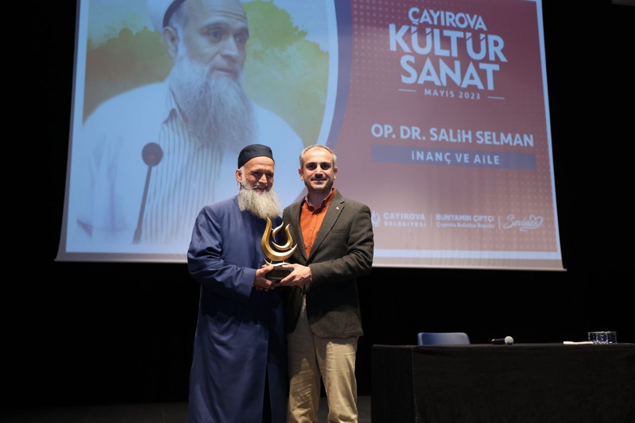 ÇAYIROVA'DA VATANDAŞLARLA BİR ARAYA GELEN OP. DR. SALİH SELMAN, "İNANÇ