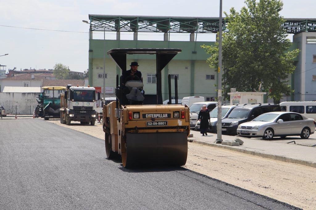 ORDU BÜYÜKŞEHİR BELEDİYESİ, ÜNYE İLÇE MERKEZİNE NOKTALARDA SICAK ASFALT ÇALIŞMALARINA