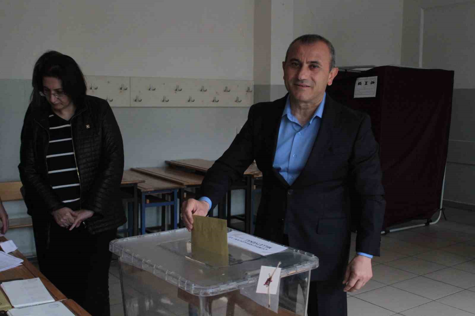 VALİ TUNCAY SONEL OYUNU KULLANDI