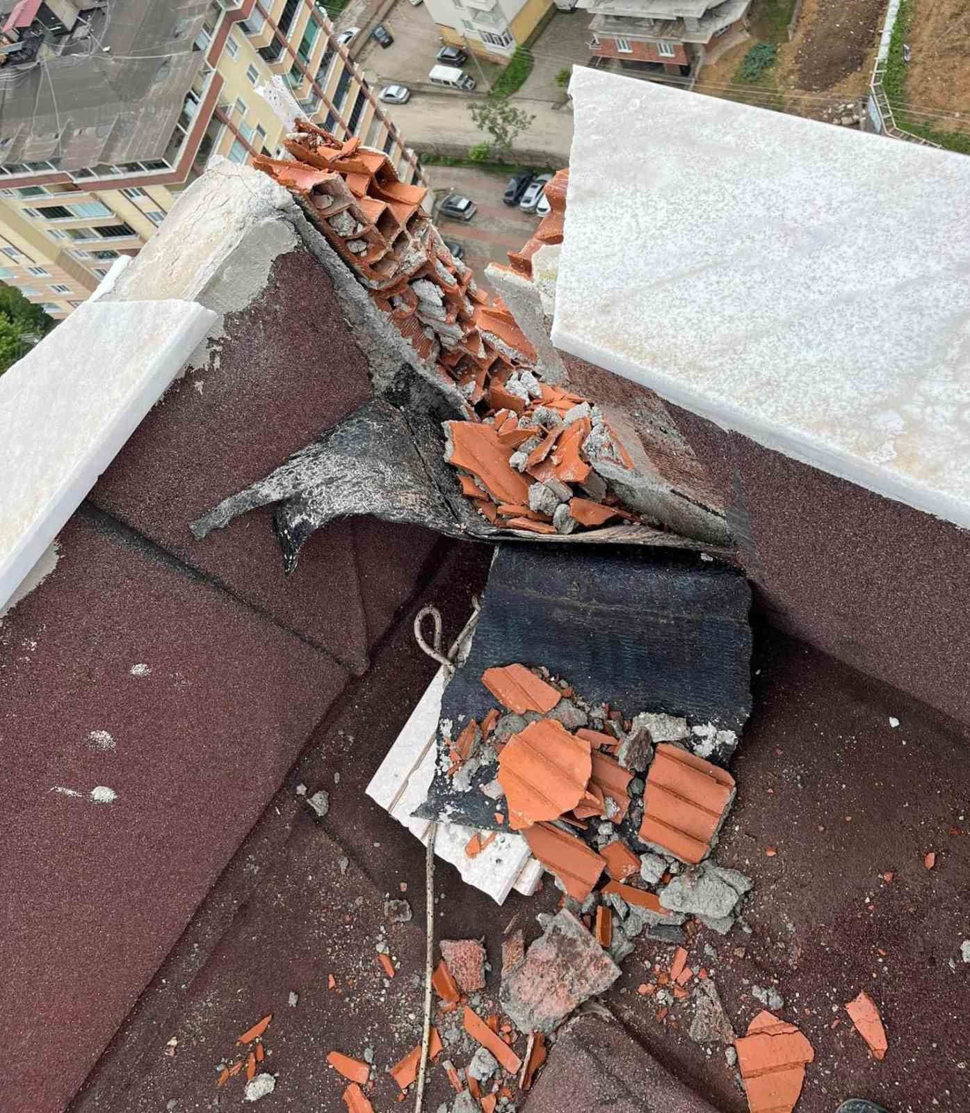 ORDU’NUN FATSA İLÇESİNDE YILDIRIM İSABET EDEN EVDE HASAR OLUŞTU.