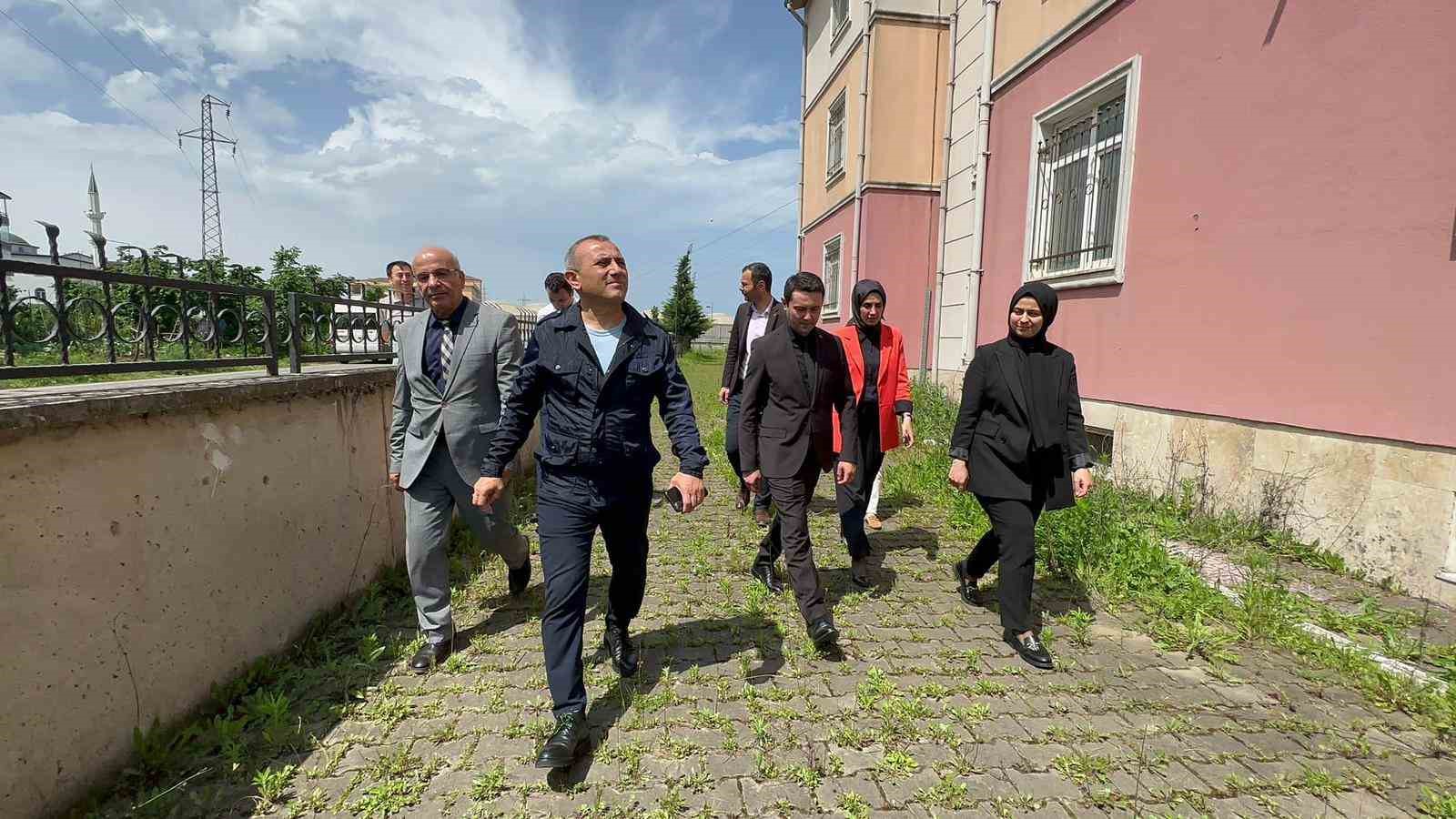 ORDU VALİSİ TUNCAY SONEL, BERABERİNDE AİLE VE SOSYAL HİZMETLER İL