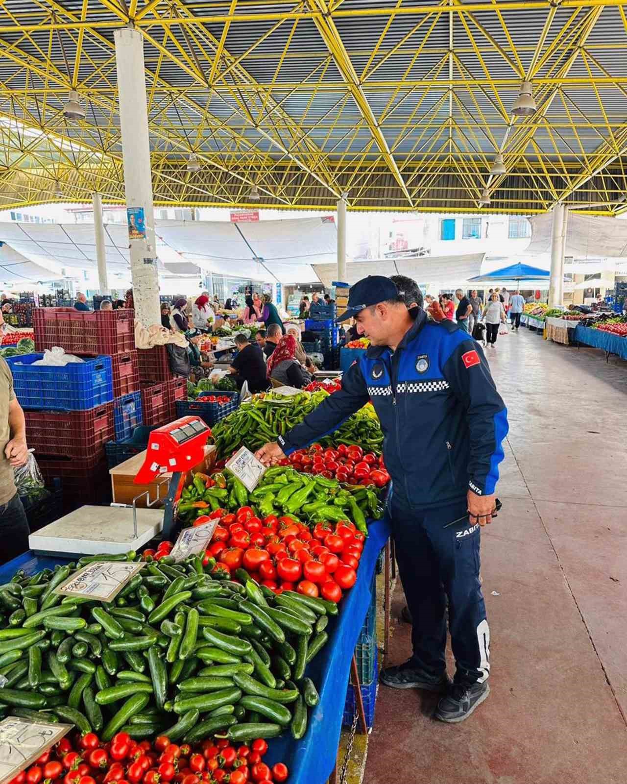 ORTACA BELEDİYESİ ZABITA MÜDÜRLÜĞÜ EKİPLERİ, BİNLERCE KİŞİNİN ALIŞVERİŞ YAPTIĞI SEMT