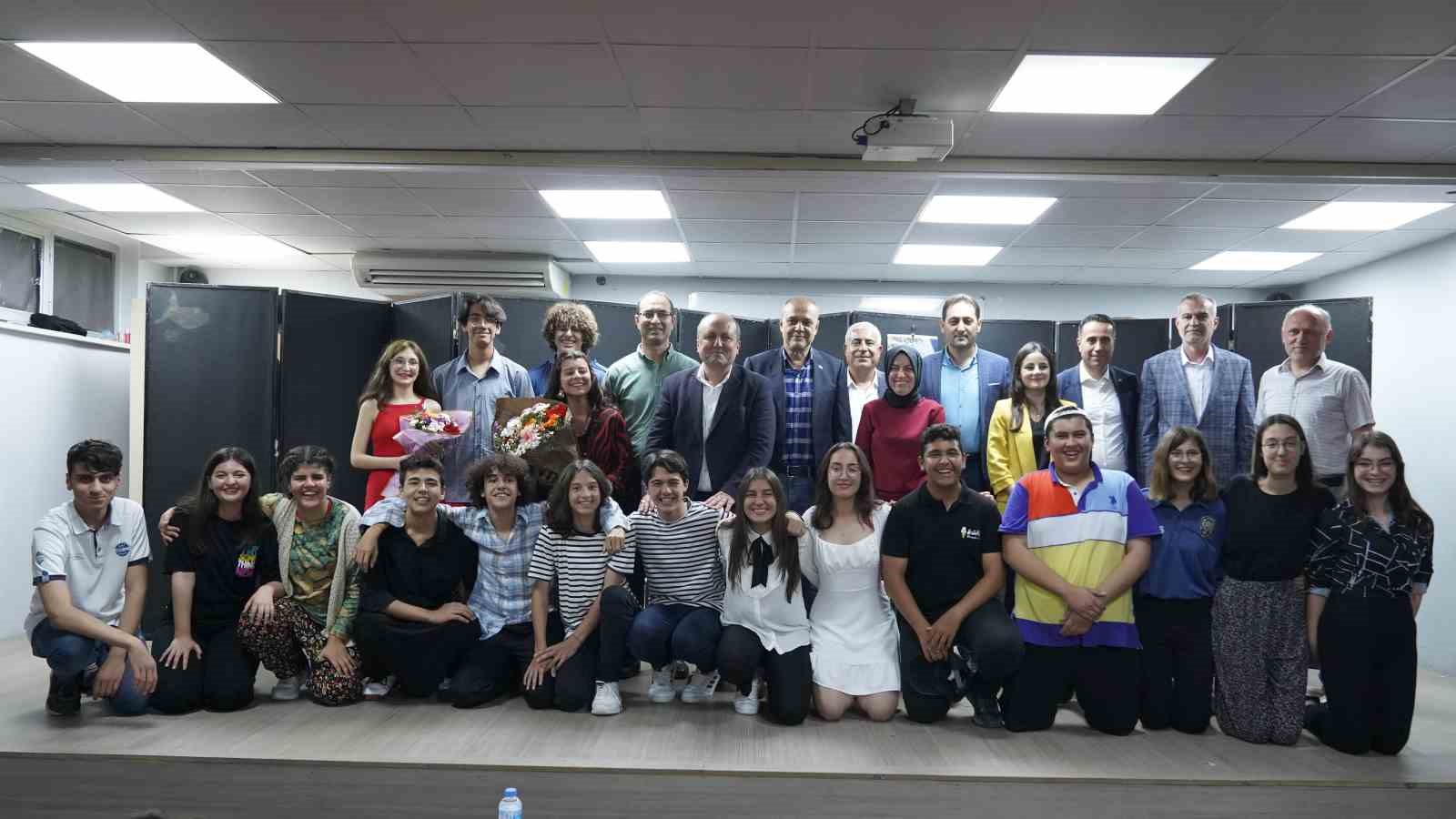 ORTACA ANADOLU LİSESİ ÖĞRENCİLERİ TARAFINDAN SAHNELENEN ‘ENTRİKALI DOLAP KOMEDYASI’ OYUNU