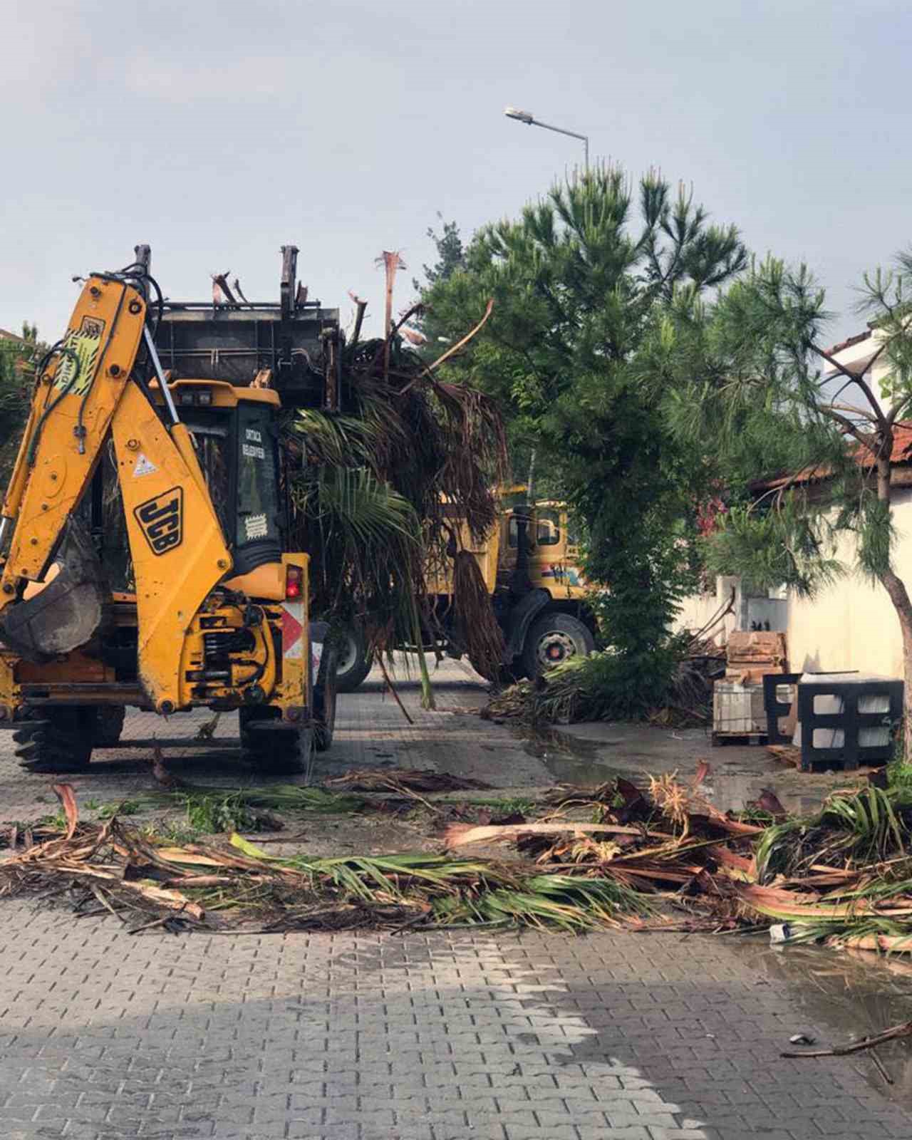ORTACA BELEDİYESİ TEMİZLİK İŞLERİ MÜDÜRLÜĞÜ EKİPLERİNİN SORUMLULUK BÖLGELERİNDEKİ ÇALIŞMALARI ARALIKSIZ