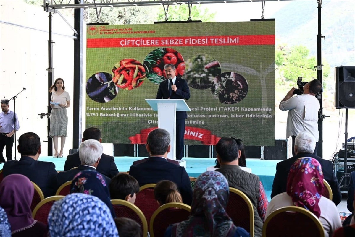 OSMANİYE’DE HİBE DESTEKLİ DOMATES, PATLICAN VE BİBER FİDELERİ ÜRETİCİLERE DAĞITILDI.