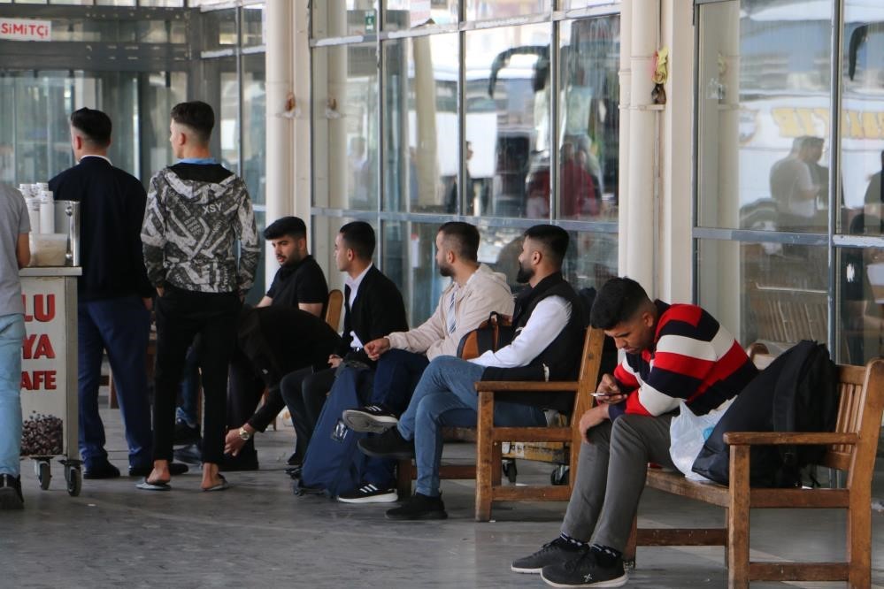 13. CUMHURBAŞKANLIĞI SEÇİMİNE SAATLER KALA İKAMETGAHLARININ BULUNDUĞU YERLERE GİDİP OY