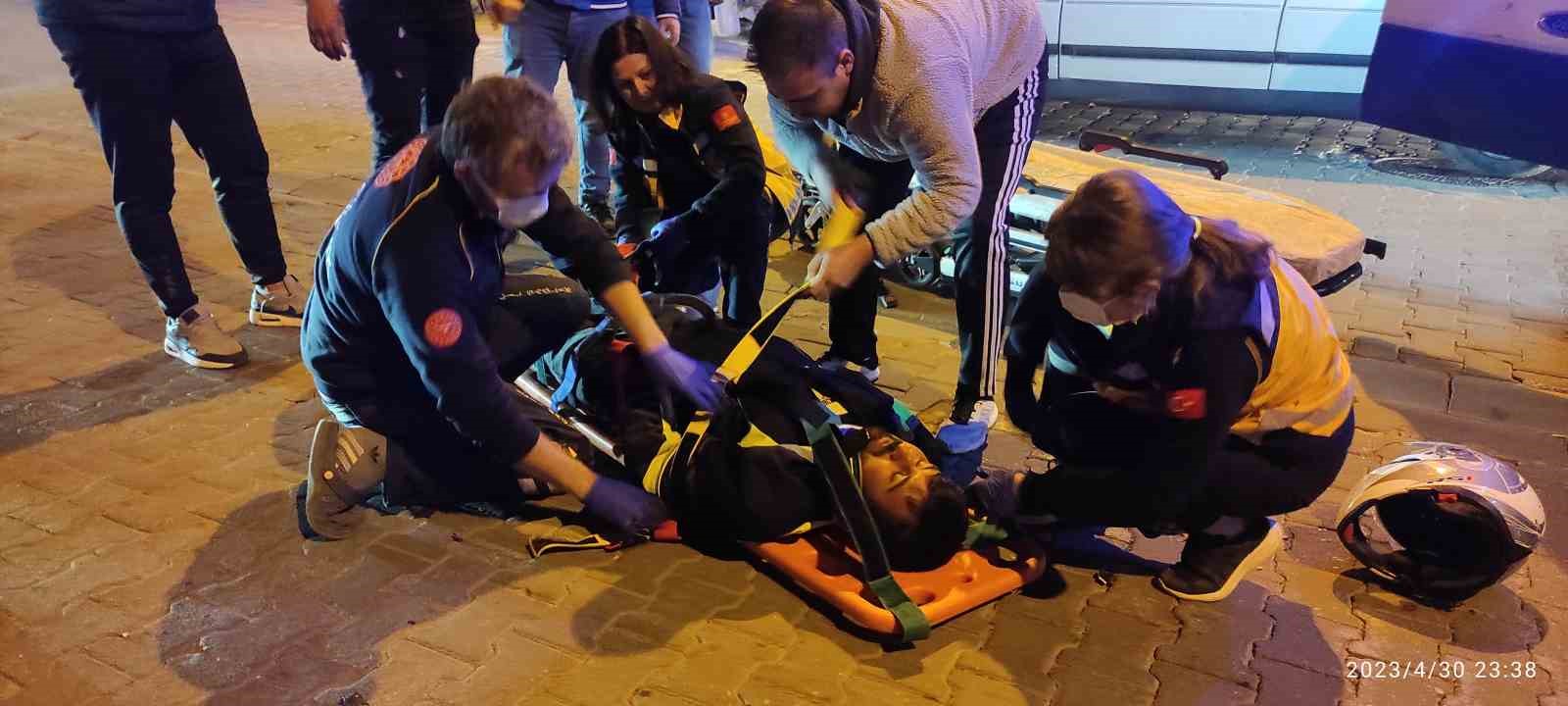 ÇANAKKALE’NİN BAYRAMİÇ İLÇESİNDE SEYİR HALİNDEYKEN BİR OTOMOBİLİN ÇARPMASI SONUCU DEVRİLEN