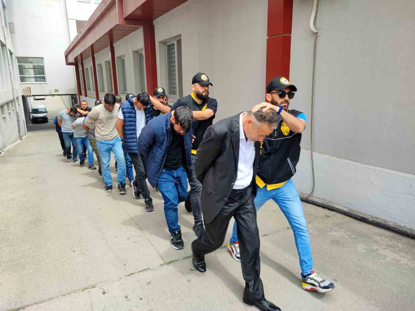 OPERASYONDA 5’İ KADIN 24 ŞÜPHELİ GÖZALTINA ALDI.