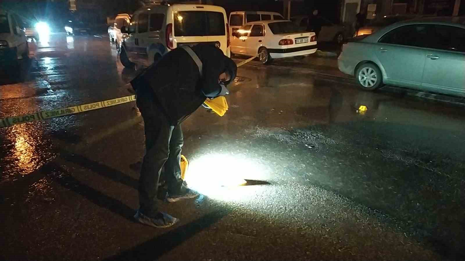 ÇORUM'DA BİR İŞYERİ KİMLİĞİ BELİRSİZ KİŞİ YADA KİŞİLERCE KURŞUNLANDI.