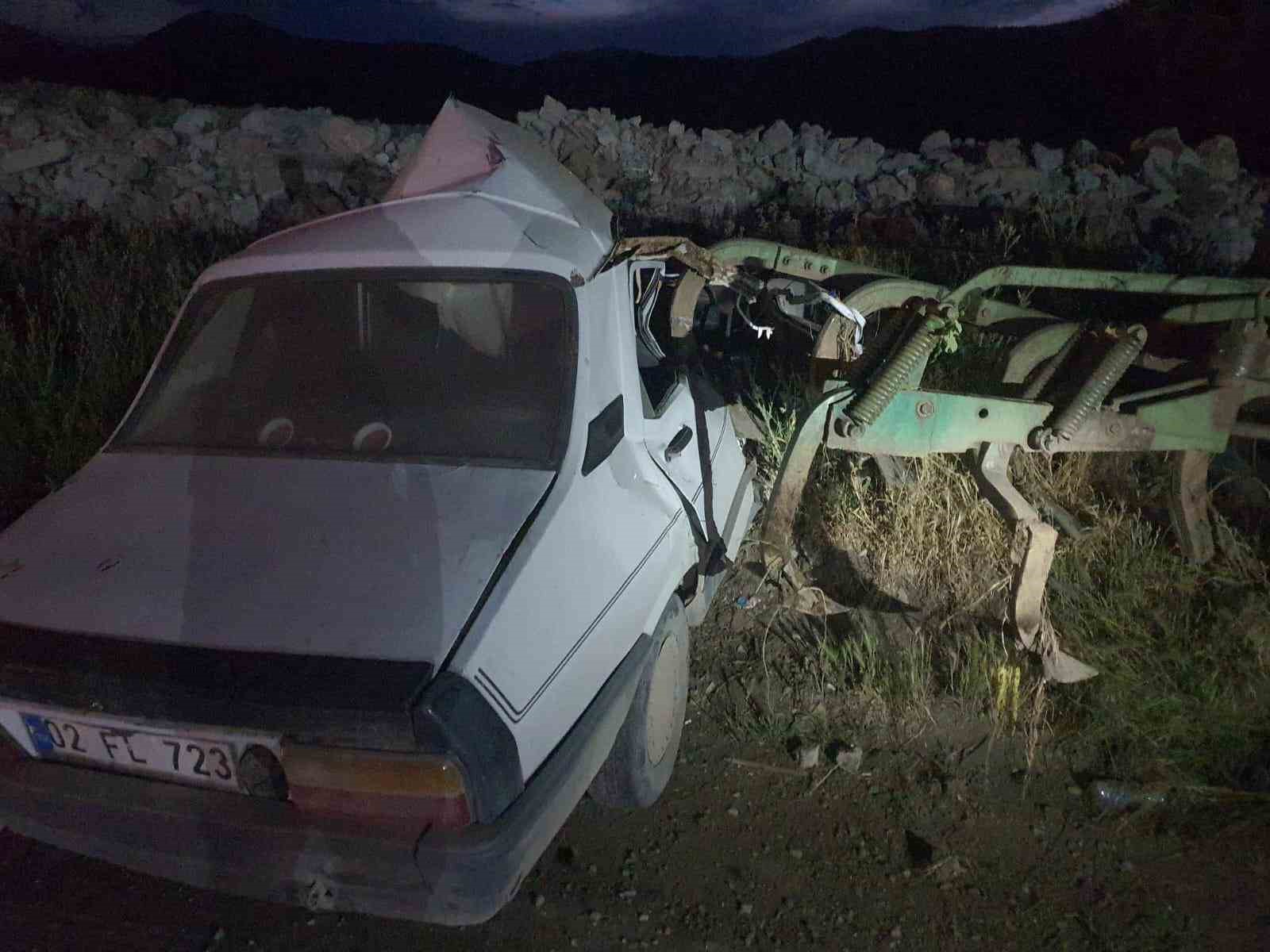 ADIYAMAN'IN GÖLBAŞI İLÇESİNDE OTOMOBİL İLE TRAKTÖRÜN ÇARPIŞMASI SONUCU 1 KİŞİ
