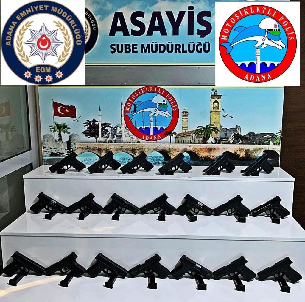ADANA’DA POLİSİN DURDURDUĞU BİR OTOMOBİLDE 20 ADET RUHSATSIZ TABANCA ELE