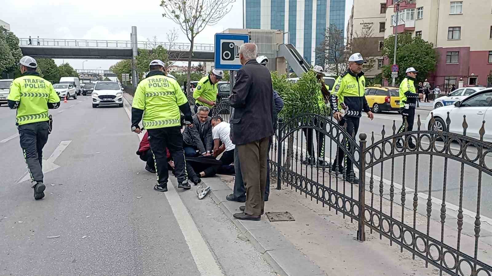 KONYA’DA YOLUN KARŞISINA GEÇMEK İSTEYEN KADINA OTOMOBİL ÇARPMASI SONUCU AĞIR