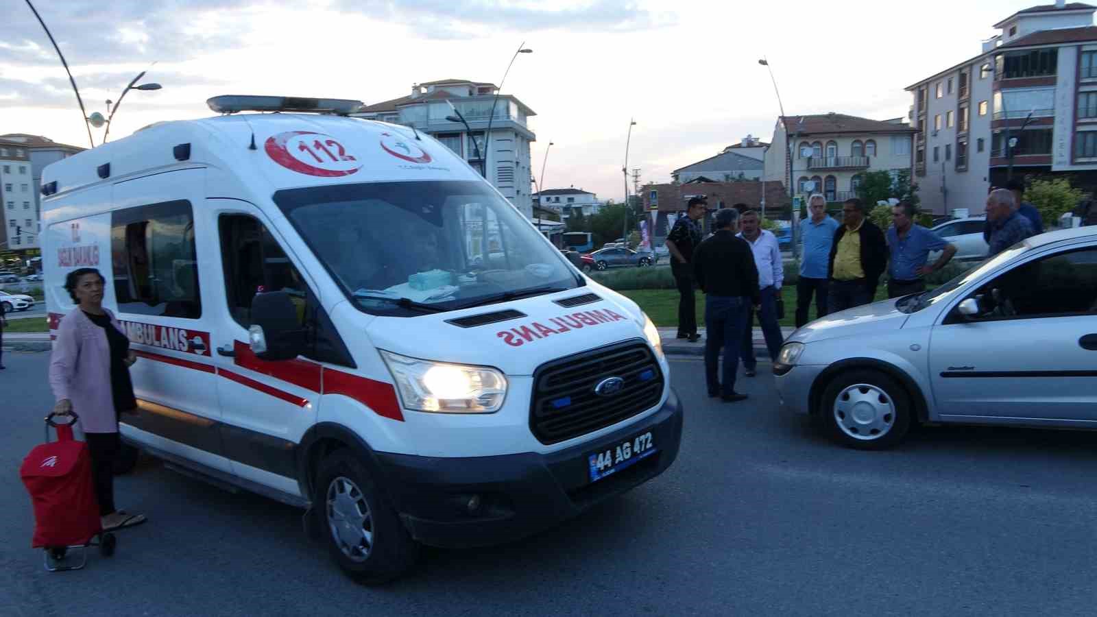 MALATYA’DA YOLUN KARŞISINA GEÇMEYE ÇALIŞIRKEN OTOMOBİLİN ÇARPTIĞI YAYA YARALANDI.