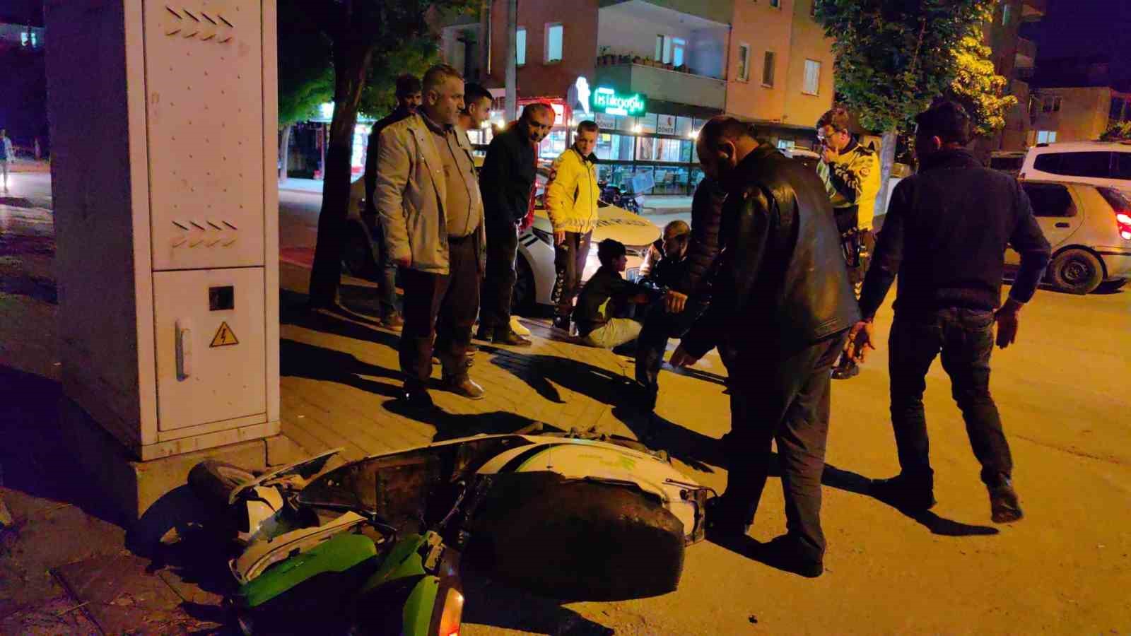 BURSA’NIN İNEGÖL İLÇESİNDE MEYDANA GELEN KAZADA OTOMOBİL İLE ÇARPIŞAN ELEKTRİKLİ