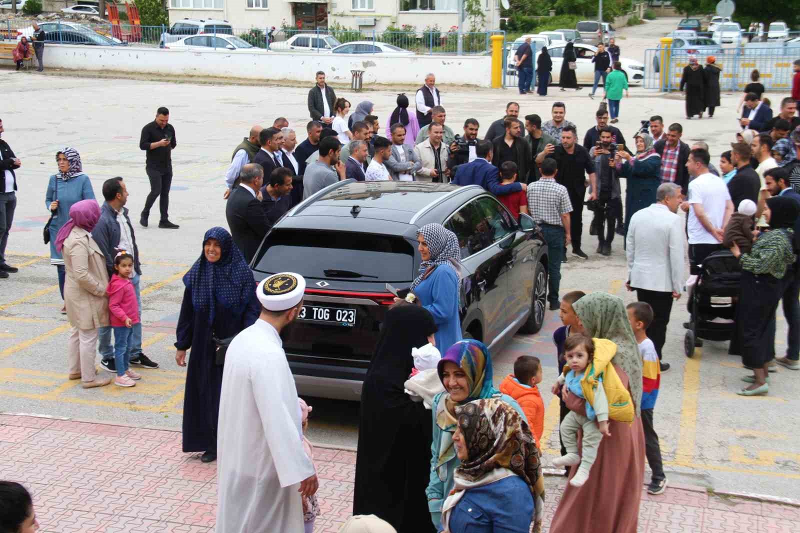 TÜRKİYE’NİN YERLİ VE MİLLİ OTOMOBİLİ TOGG’A ELAZIĞLI SEÇMENLER YOĞUN İLGİ